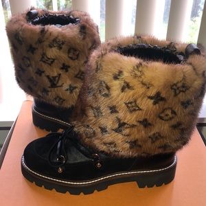 lv fur boots